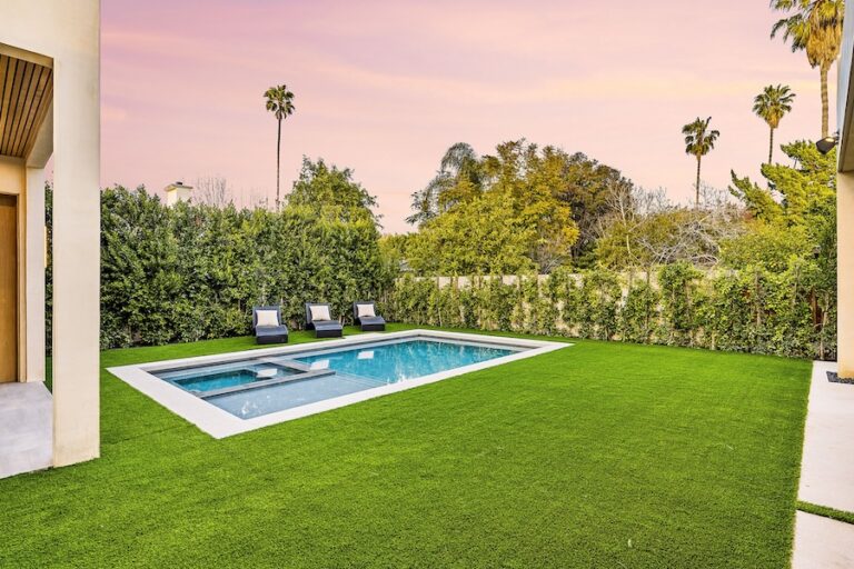 Modern backyard with a swimming pool