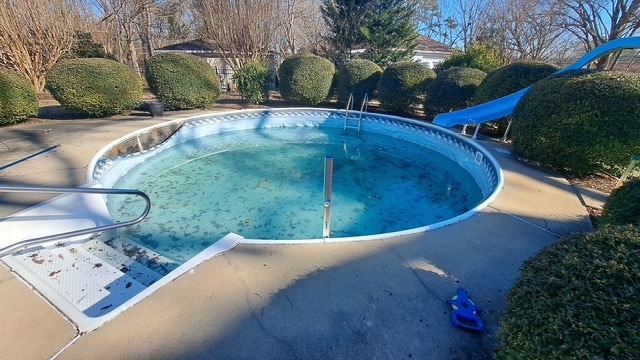 Signs of a Dirty Swimming Pool