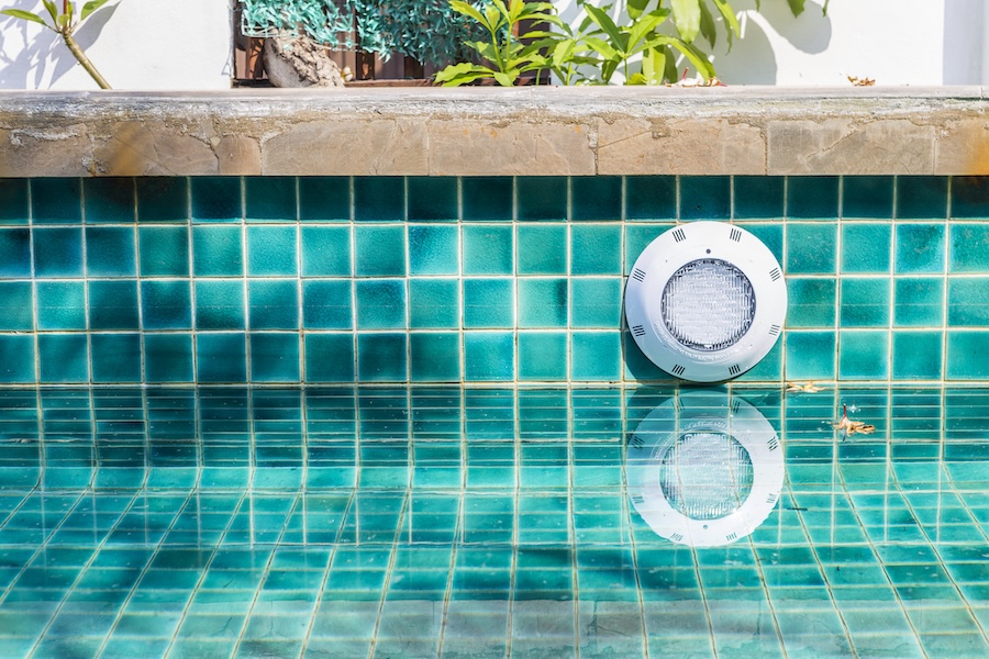 led-swimming-pool-light-on-tile-wall-3