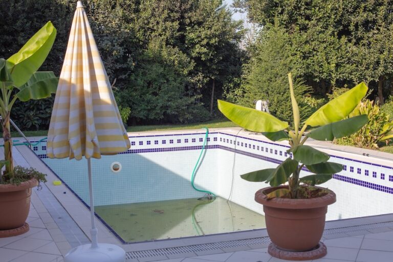 When Does a Pool Need an Acid Wash?